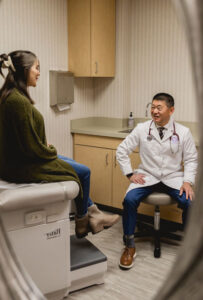 Photo of pregnant patient with Dr. Tsung, OBGYN